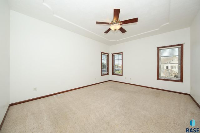 809 S Outlook Dr Drive, Sioux Falls, SD 57106