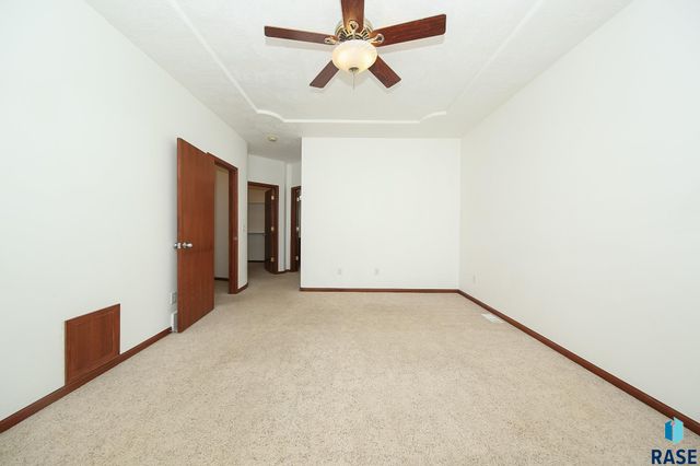 809 S Outlook Dr Drive, Sioux Falls, SD 57106