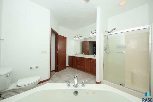 809 S Outlook Dr Drive, Sioux Falls, SD 57106