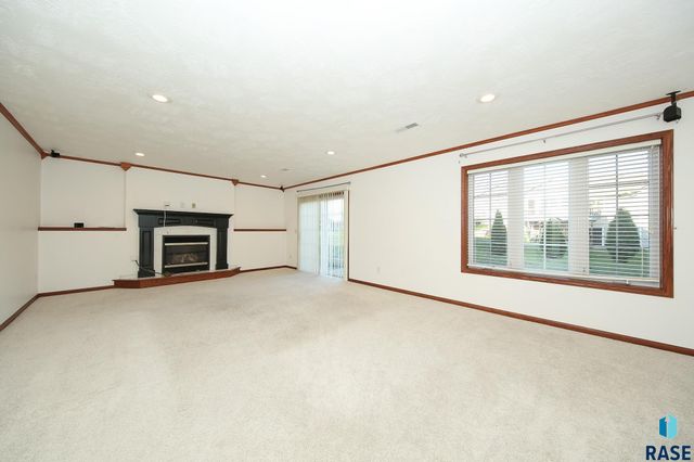 809 S Outlook Dr Drive, Sioux Falls, SD 57106