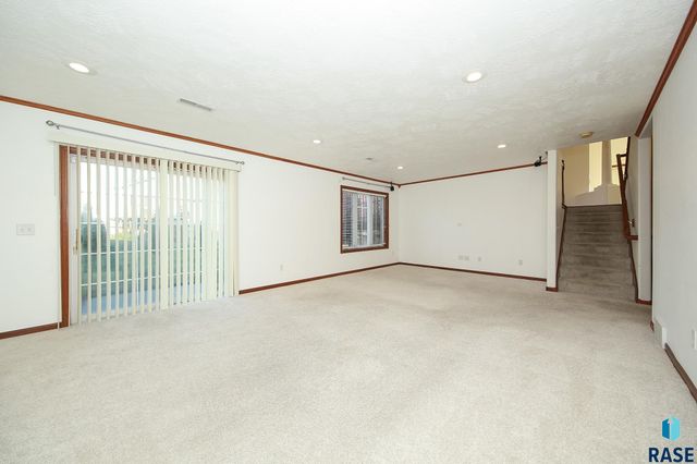 809 S Outlook Dr Drive, Sioux Falls, SD 57106