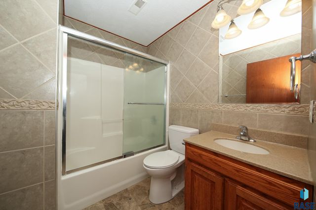 809 S Outlook Dr Drive, Sioux Falls, SD 57106