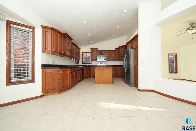 809 S Outlook Dr Drive, Sioux Falls, SD 57106
