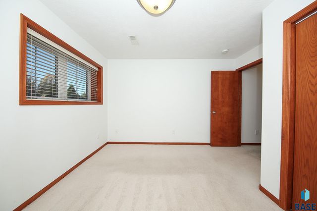 809 S Outlook Dr Drive, Sioux Falls, SD 57106