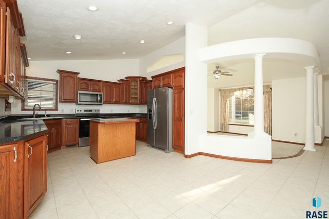 809 S Outlook Dr Drive, Sioux Falls, SD 57106