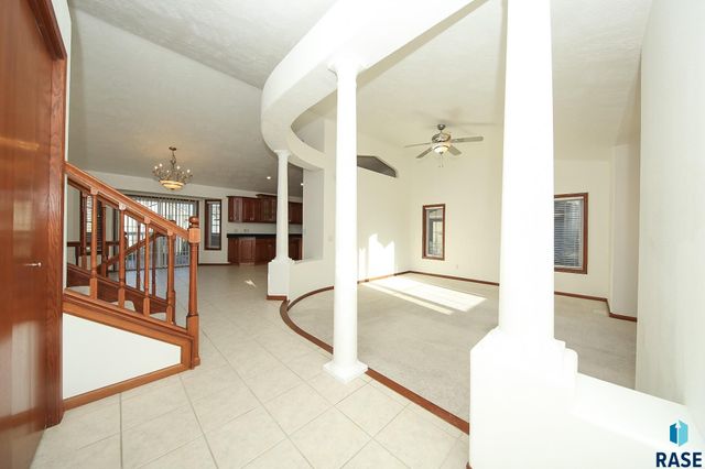 809 S Outlook Dr Drive, Sioux Falls, SD 57106
