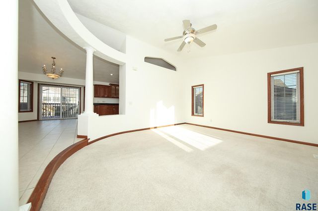 809 S Outlook Dr Drive, Sioux Falls, SD 57106