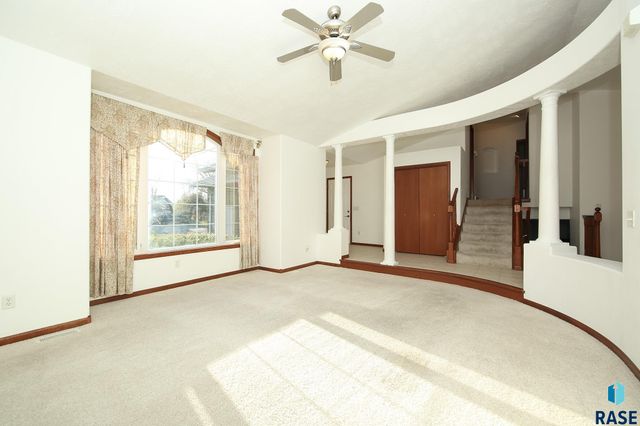 809 S Outlook Dr Drive, Sioux Falls, SD 57106