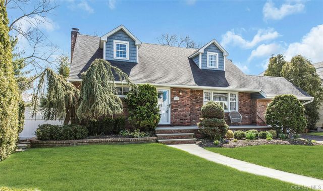 1800 Gormley Avenue, Merrick, NY 11566