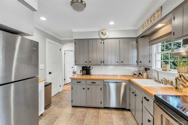 1800 Gormley Avenue, Merrick, NY 11566