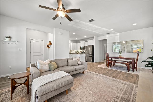 209 Duck Creek TRL, San Marcos, TX 78666