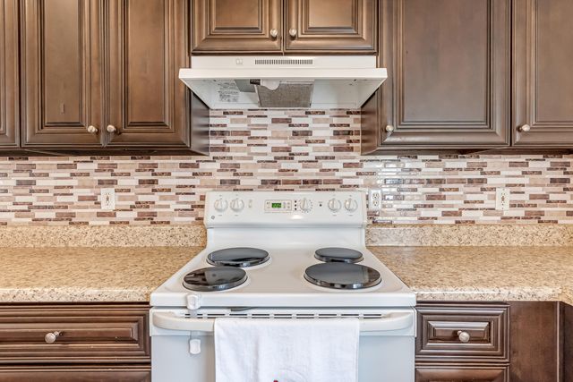 9773 Leeward Way, Navarre, FL 32566