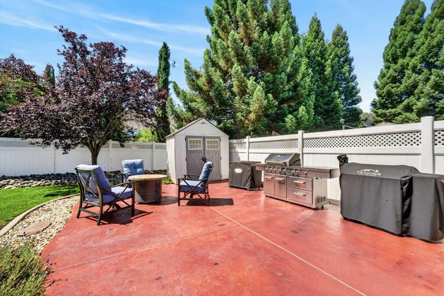 7090 Sinclair Dr, Shingle Springs, CA 95682