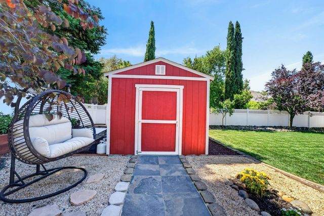 7090 Sinclair Dr, Shingle Springs, CA 95682