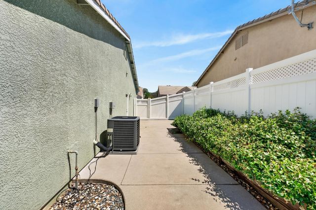 7090 Sinclair Dr, Shingle Springs, CA 95682
