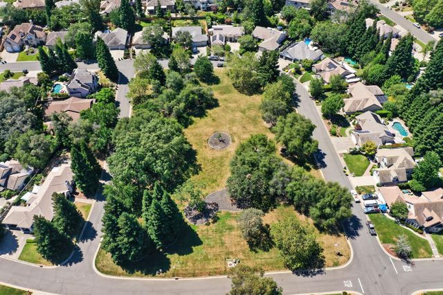 7090 Sinclair Dr, Shingle Springs, CA 95682