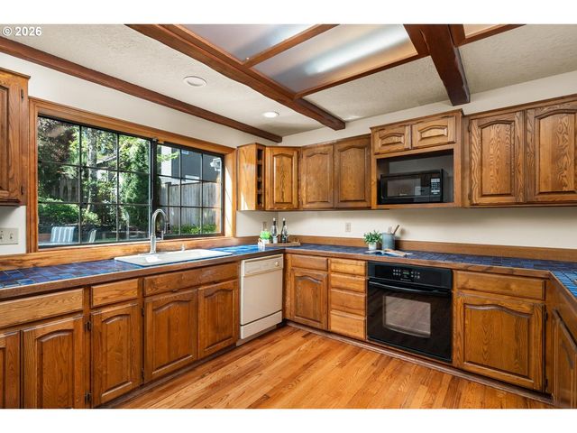 15310 Sw SANDPIPER Ln, Beaverton, OR 97007