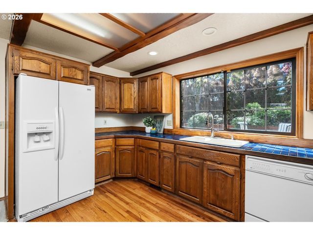 15310 Sw SANDPIPER Ln, Beaverton, OR 97007