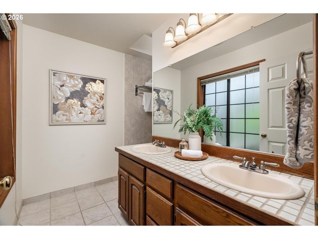 15310 Sw SANDPIPER Ln, Beaverton, OR 97007