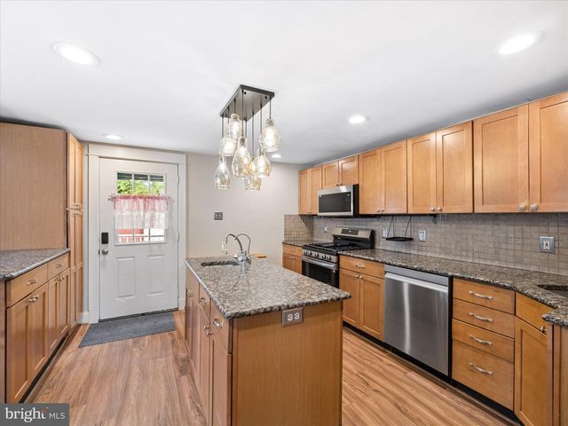 303 W MARYLAND AVE, Aldan, PA 19018
