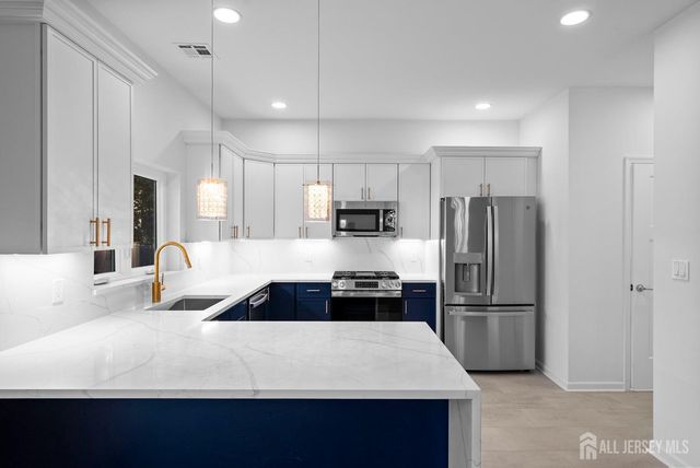 410 Morris Place, Roselle, NJ 07203