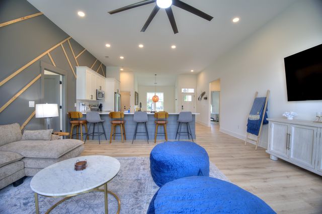 4385 Kinlaw St., Little River, SC 29566