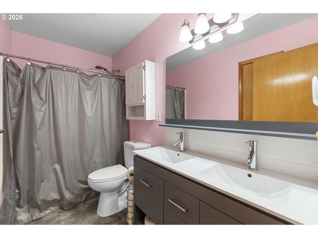 1027 Se STREBIN Rd, Troutdale, OR 97060