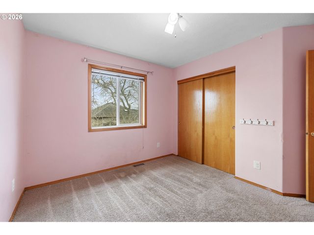 1027 Se STREBIN Rd, Troutdale, OR 97060