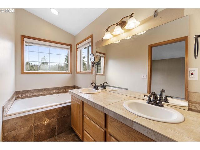 1027 Se STREBIN Rd, Troutdale, OR 97060