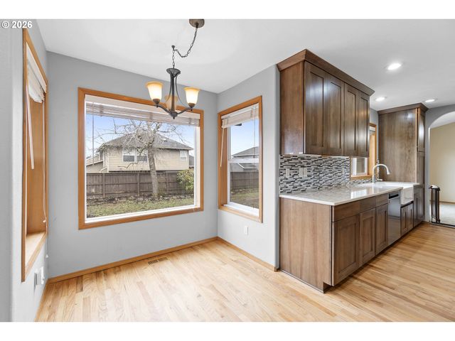 1027 Se STREBIN Rd, Troutdale, OR 97060