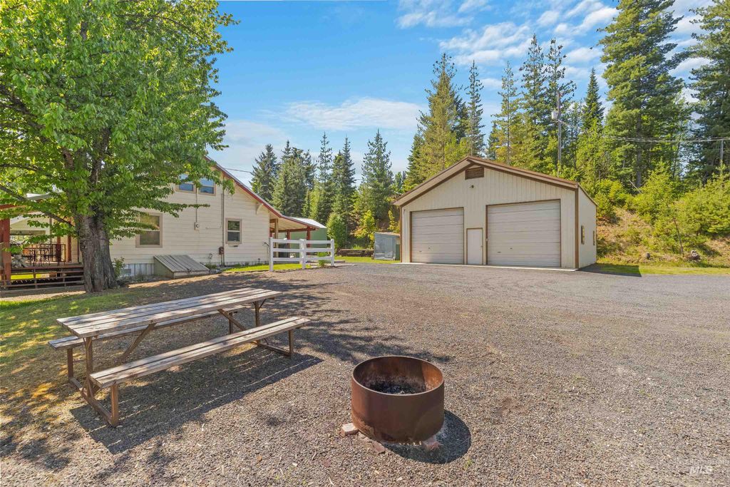 210 S 2nd St, Elk River, ID 83827 photo 1