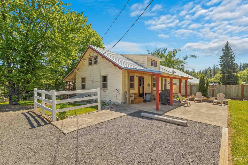 210 S 2nd St, Elk River, ID 83827 photo 2