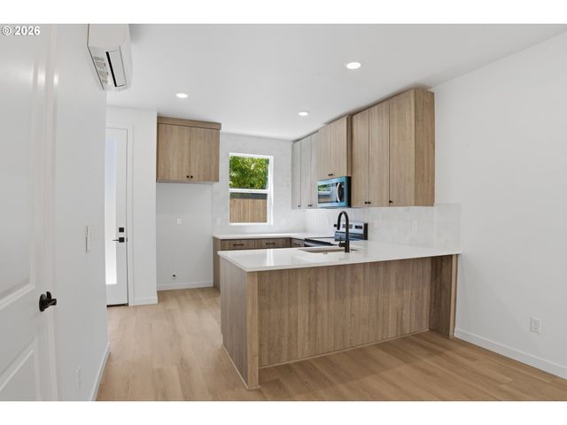 6185 N Albina Ave 3, Portland, OR 97217