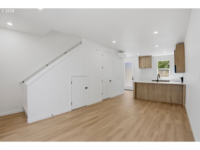 6185 N Albina Ave 3, Portland, OR 97217