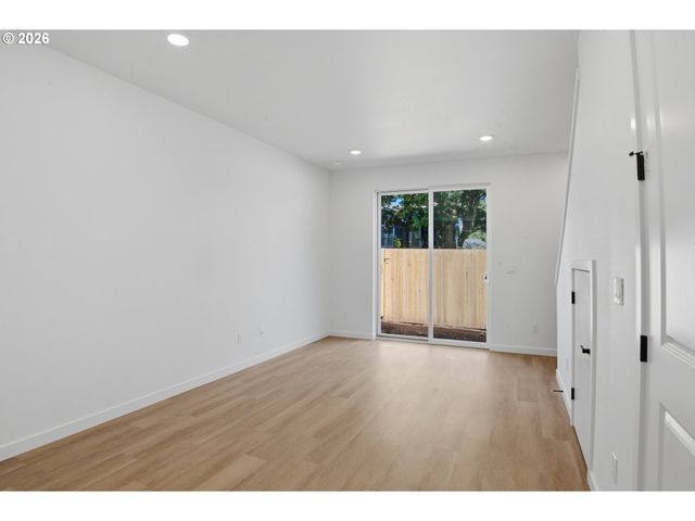 6185 N Albina Ave 3, Portland, OR 97217