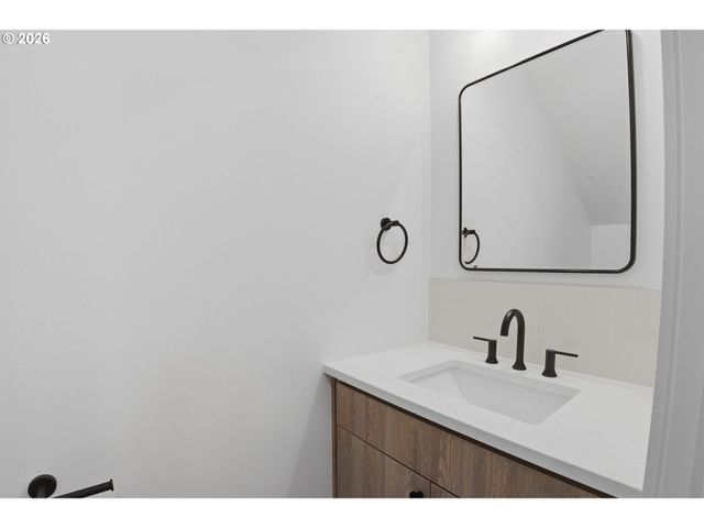 6185 N Albina Ave 3, Portland, OR 97217