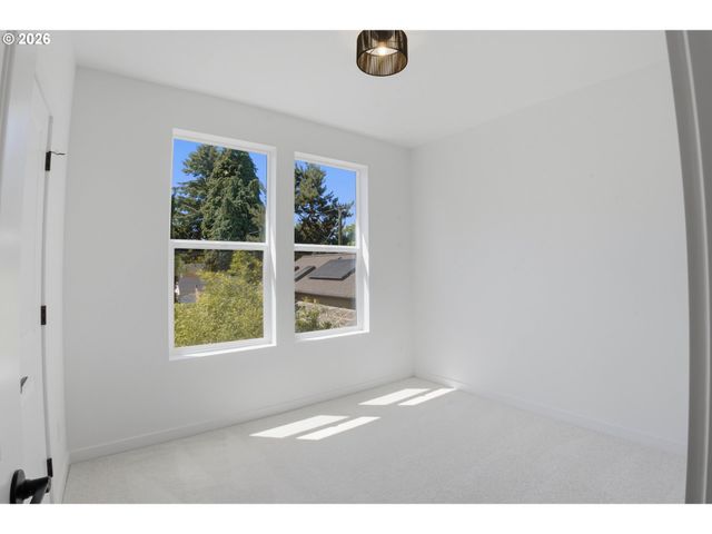 6185 N Albina Ave 3, Portland, OR 97217
