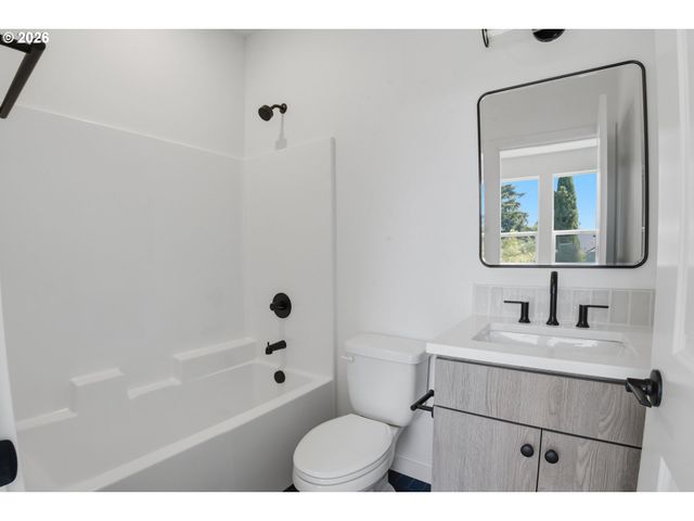 6185 N Albina Ave 3, Portland, OR 97217