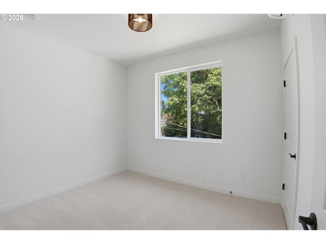 6185 N Albina Ave 3, Portland, OR 97217