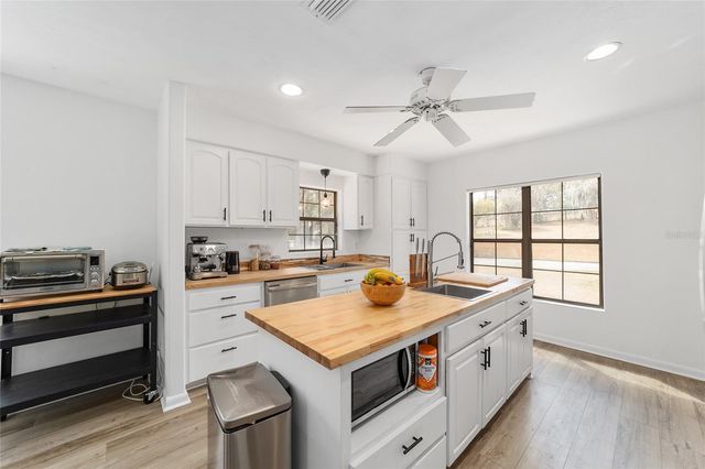 17714 VETERANS WAY, Micanopy, FL 32667