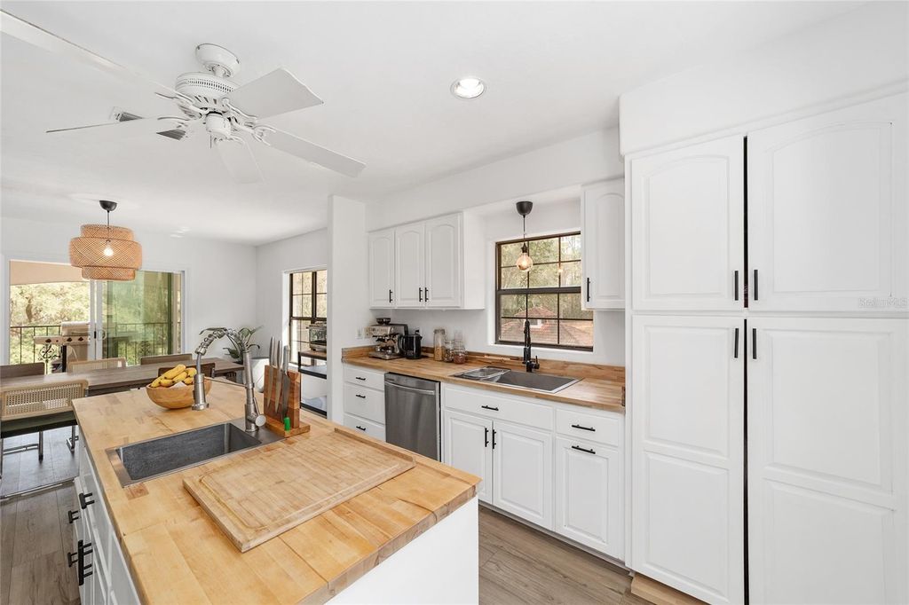 Image 11 of property listing at 17714 VETERANS WAY, Micanopy, FL 32667