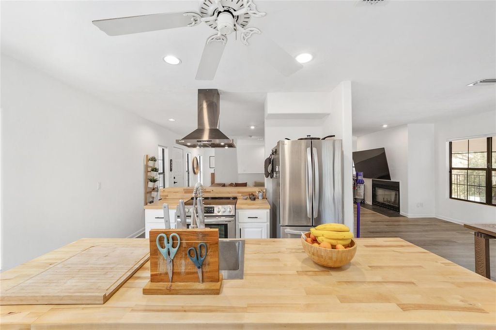 Image 12 of property listing at 17714 VETERANS WAY, Micanopy, FL 32667