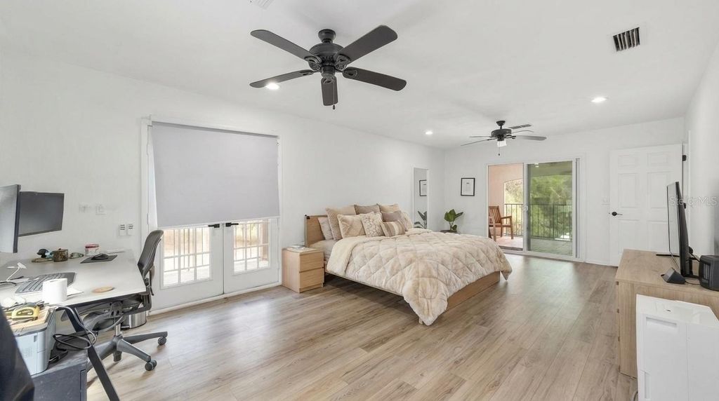 Image 15 of property listing at 17714 VETERANS WAY, Micanopy, FL 32667