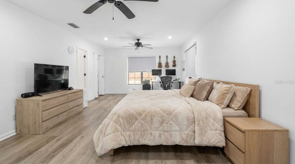 Image 16 of property listing at 17714 VETERANS WAY, Micanopy, FL 32667