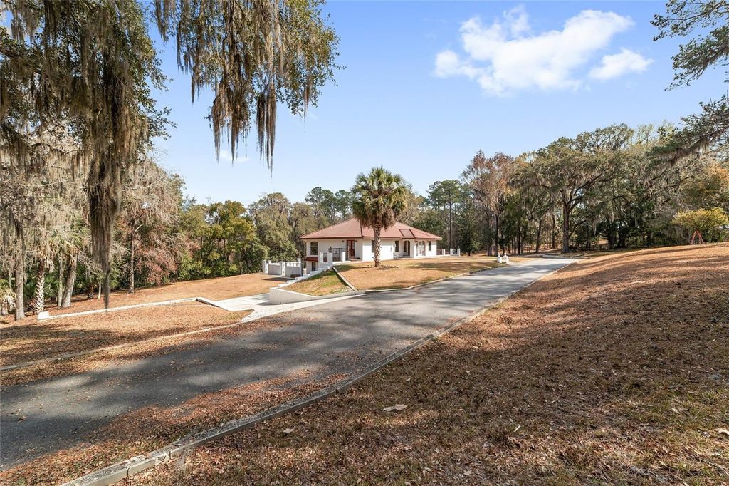 Image 45 of property listing at 17714 VETERANS WAY, Micanopy, FL 32667