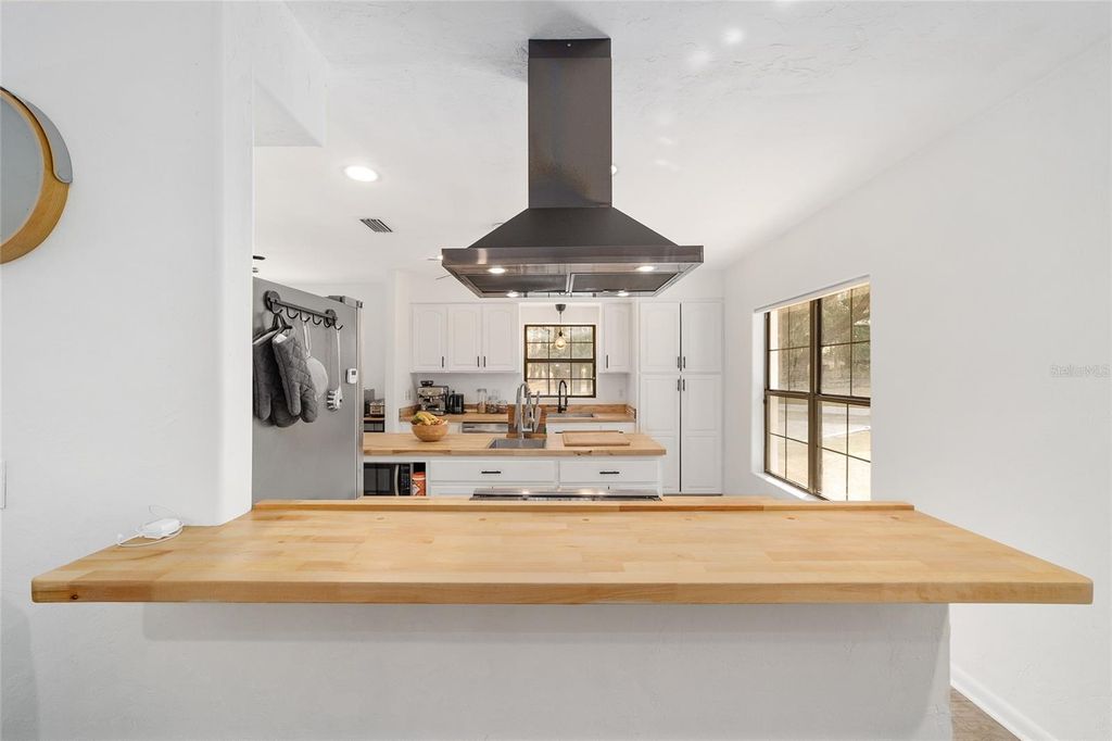 Image 10 of property listing at 17714 VETERANS WAY, Micanopy, FL 32667