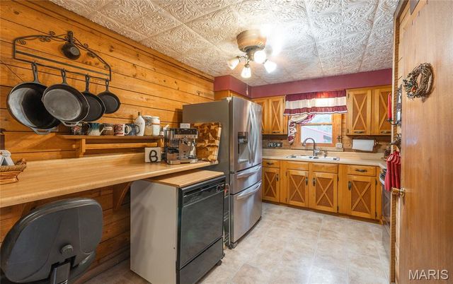 98 Pinecrest Lane, Steelville, MO 65565