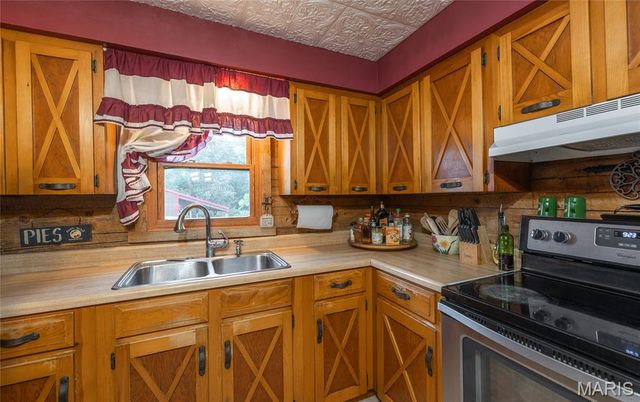 98 Pinecrest Lane, Steelville, MO 65565