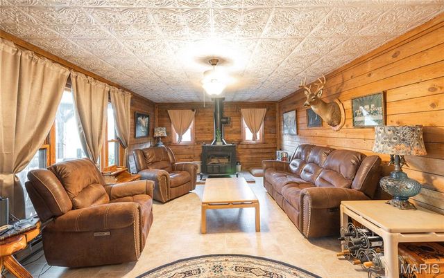 98 Pinecrest Lane, Steelville, MO 65565