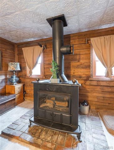 98 Pinecrest Lane, Steelville, MO 65565